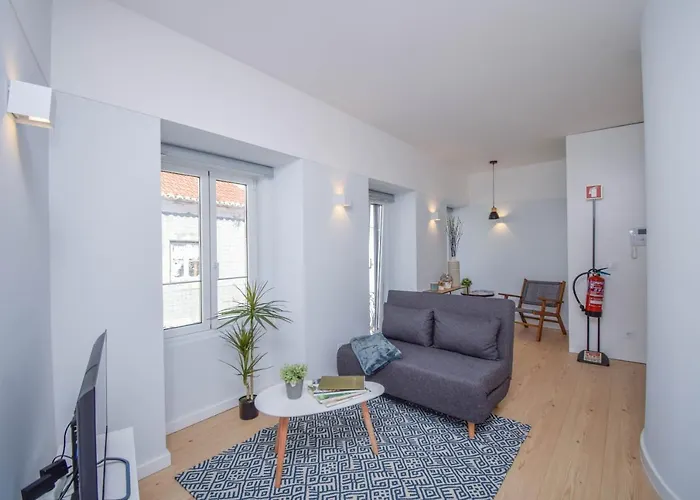 Charming Seaside Apartment - 1 Min From The Beach